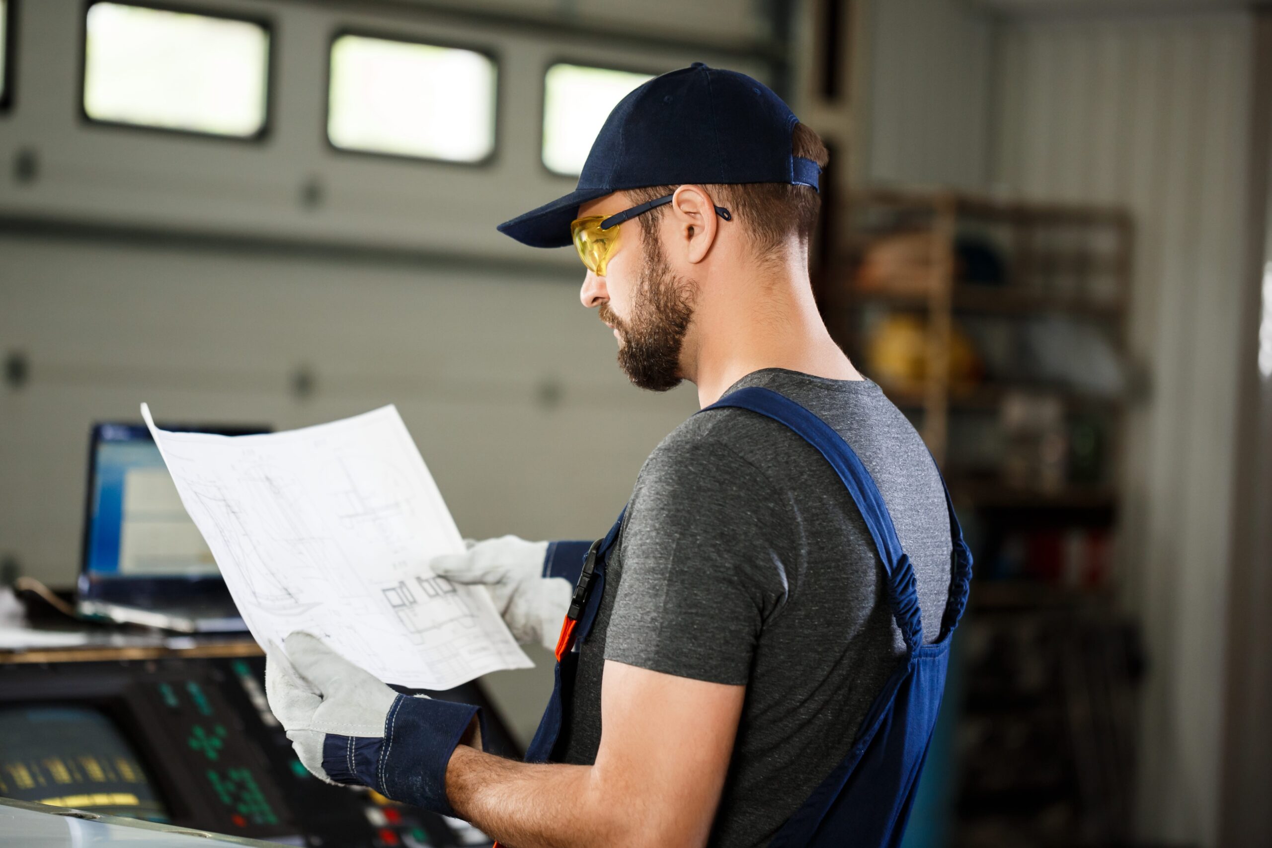 portrait-worker-overalls-steel-factory-background (1)-min